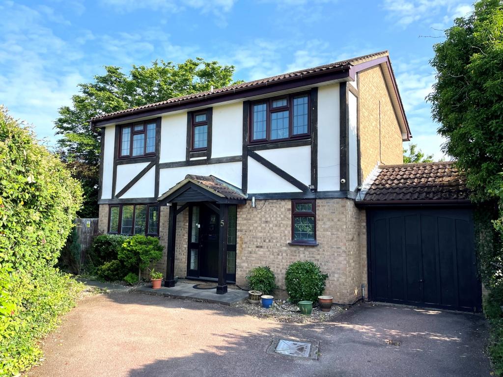 Ambleside Way, Egham, Surrey, TW20 4 bed detached house for sale £675,000