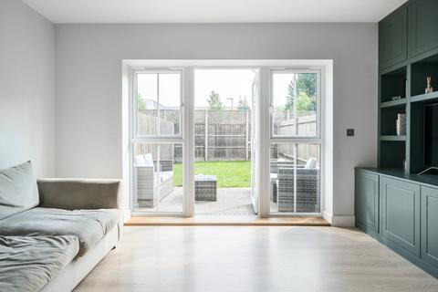11 Cottage Walk, Godalming, GU7 1DA