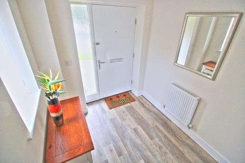 3 bedroom semi-detached house to rent, Hailsham BN27