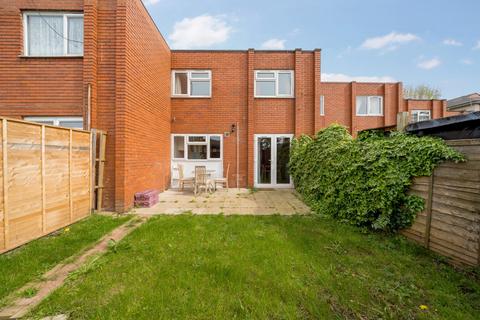4 Ivy Road, London, E16 1NJ