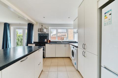 4 Ivy Road, London, E16 1NJ