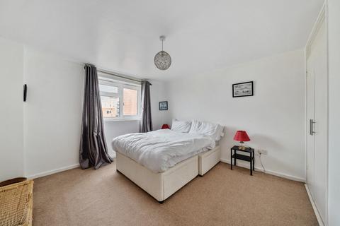 4 Ivy Road, London, E16 1NJ