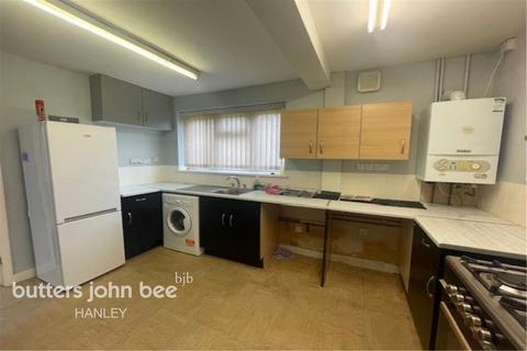 3 bedroom semi-detached house to rent, Brownfield Road