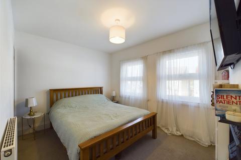 60 Alstone Croft, Cheltenham, GL51 8HA