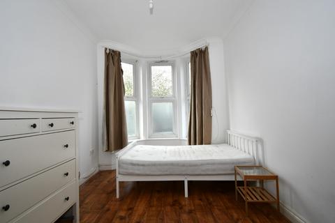 5 bedroom end of terrace house to rent, Lyttelton Road, London, E10
