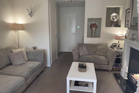 32 Nine Elms Close, Feltham, TW14 9XL