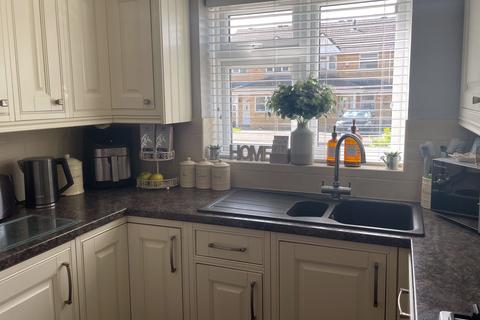 32 Nine Elms Close, Feltham, TW14 9XL