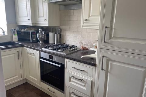 32 Nine Elms Close, Feltham, TW14 9XL