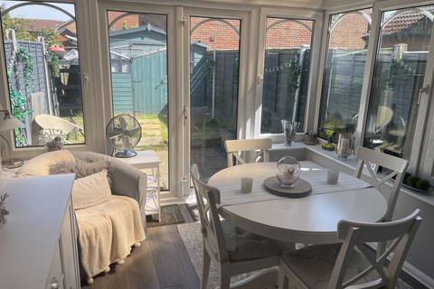 32 Nine Elms Close, Feltham, TW14 9XL