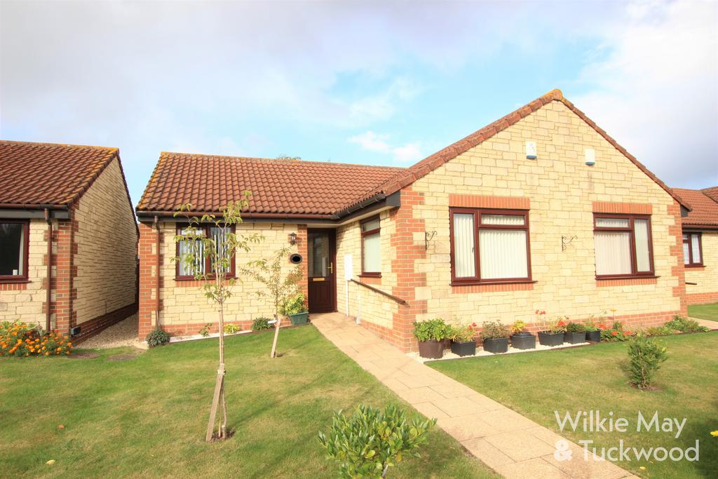 Willow Court, Bridgwater TA6 2 bed semi-detached bungalow - £210,000