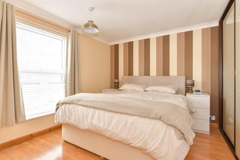 104 Coltstead, New Ash Green, Longfield, DA3 8LW