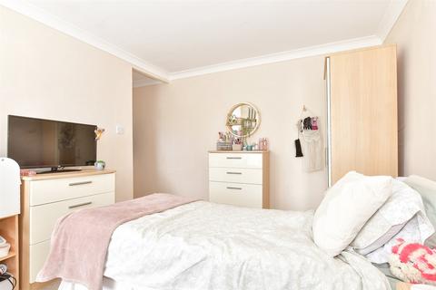 104 Coltstead, New Ash Green, Longfield, DA3 8LW
