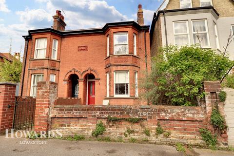 3 bedroom semi-detached house for sale, London Road South, Lowestoft
