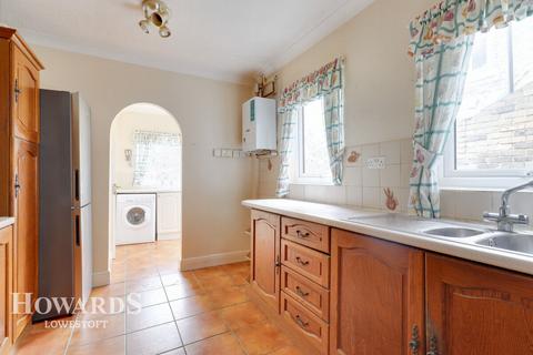 3 bedroom semi-detached house for sale, London Road South, Lowestoft