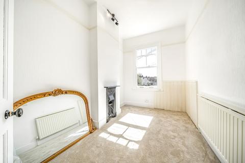 3 bedroom apartment to rent, Franciscan Road London SW17