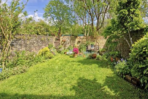 32 Eynham Road, London, W12 0HA