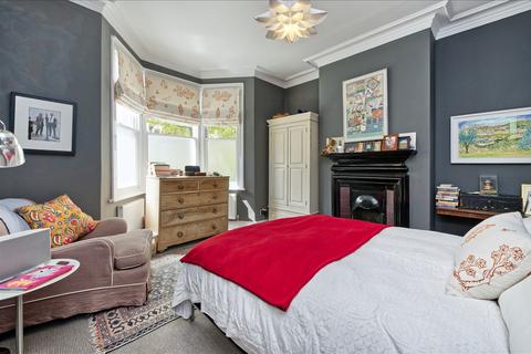 32 Eynham Road, London, W12 0HA