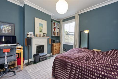 32 Eynham Road, London, W12 0HA