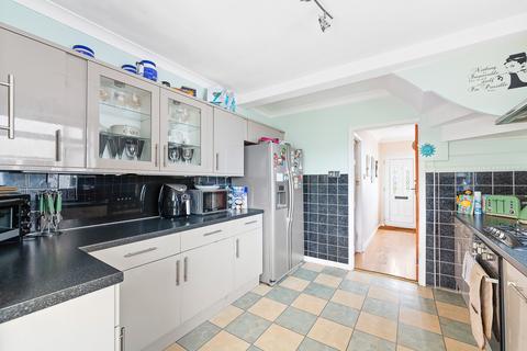 26 Lodge Road, Fetcham, Leatherhead, KT22 9QY