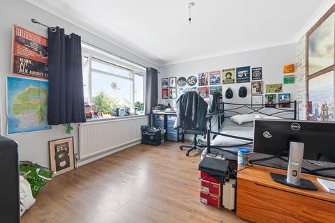 26 Lodge Road, Fetcham, Leatherhead, KT22 9QY