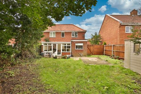 5 bedroom semi-detached house to rent, Bacon Road, Norwich NR2