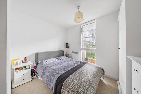 2 bedroom flat for sale, Chadwell Lane, Hornsey, London, N8