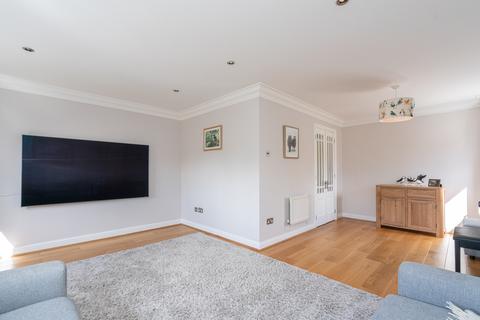 11 Halwick Close, Hemel Hempstead, HP1 1XG