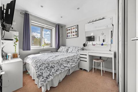 25 Charlesby Drive, Watchfield, Swindon, SN6 8RT