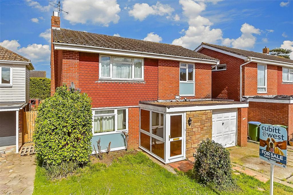 Lambs Farm Road, Horsham, West Sussex 3 bed detached house for sale £