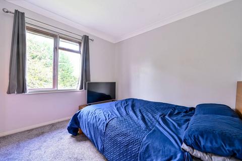 2 bedroom maisonette for sale, Tintagel Way, Woking, GU22