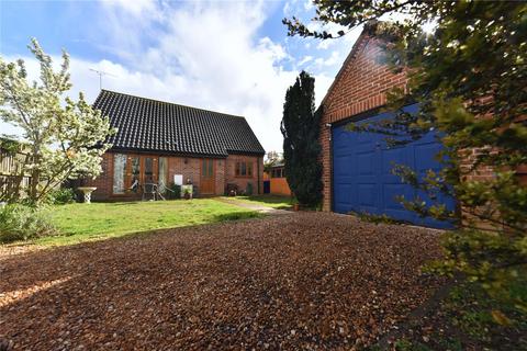 3 bedroom bungalow for sale, Oakdene Gardens, Beck Row, Bury St. Edmunds, Suffolk, IP28