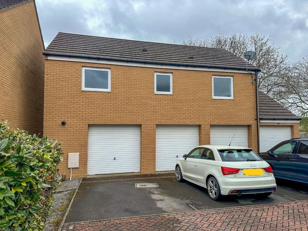 Ringsfield Lane, Patchway, Bristol... 2 bed house for sale £250,000