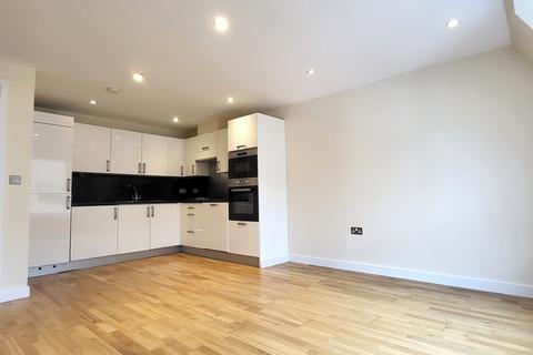 1 bedroom flat to rent, Aldenham Road, Bushey, WD19