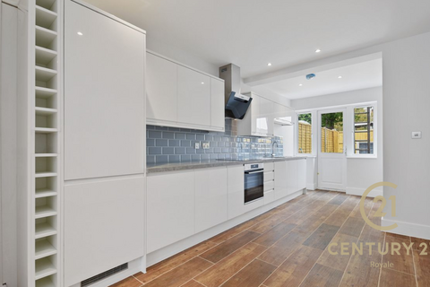 3 bedroom flat for sale, Hook Road, SURBITON KT6