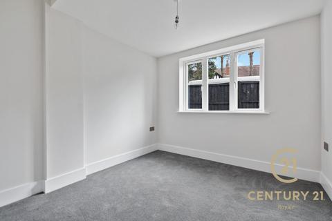 3 bedroom flat for sale, Hook Road, SURBITON KT6