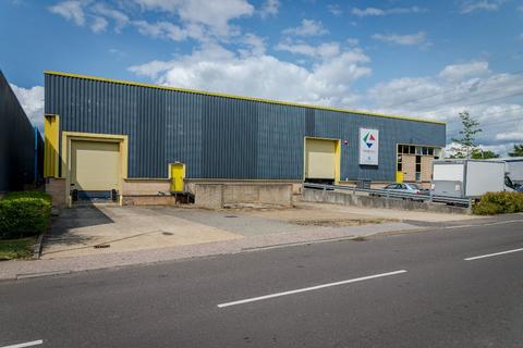 Industrial unit to rent, Unit M2 Hazleton Interchange, Lakesmere Road, Horndean, Waterlooville, PO8 9JU
