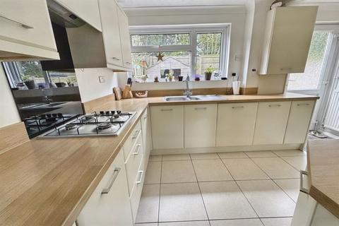 6 Selkirk Close, Merley, Wimborne, BH21 1TP