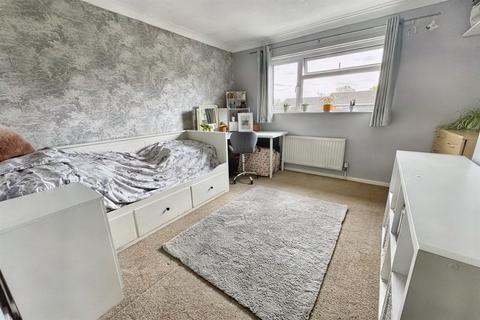 6 Selkirk Close, Merley, Wimborne, BH21 1TP