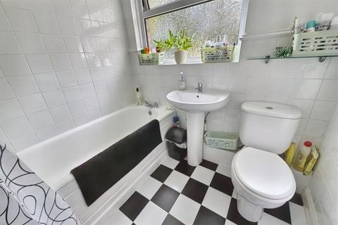 6 Selkirk Close, Merley, Wimborne, BH21 1TP