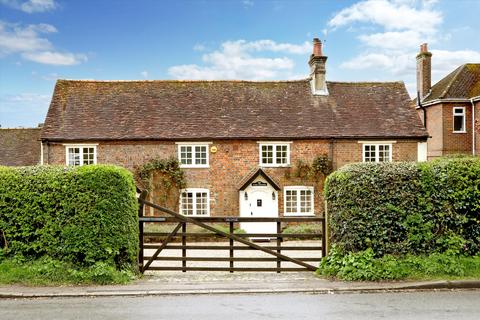 4 bedroom detached house for sale, Chesham Road, Wigginton, Tring, Hertfordshire, HP23
