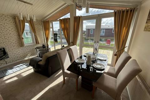 2 bedroom lodge for sale, Meadows Retreat Lodge Park