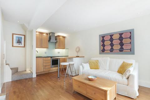 2 bedroom mews for sale, London W11