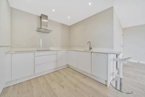 2 bedroom apartment to rent, Bromley Road London SE6
