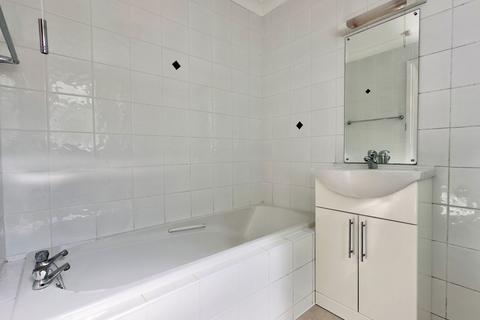 Flat 2, Glencoe Glen Road, Wadebridge, PL27 7LT