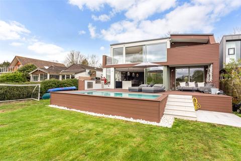 4 bedroom detached house for sale, Hythe End Road, Wraysbury, Staines-upon-Thames, Middlesex, TW19