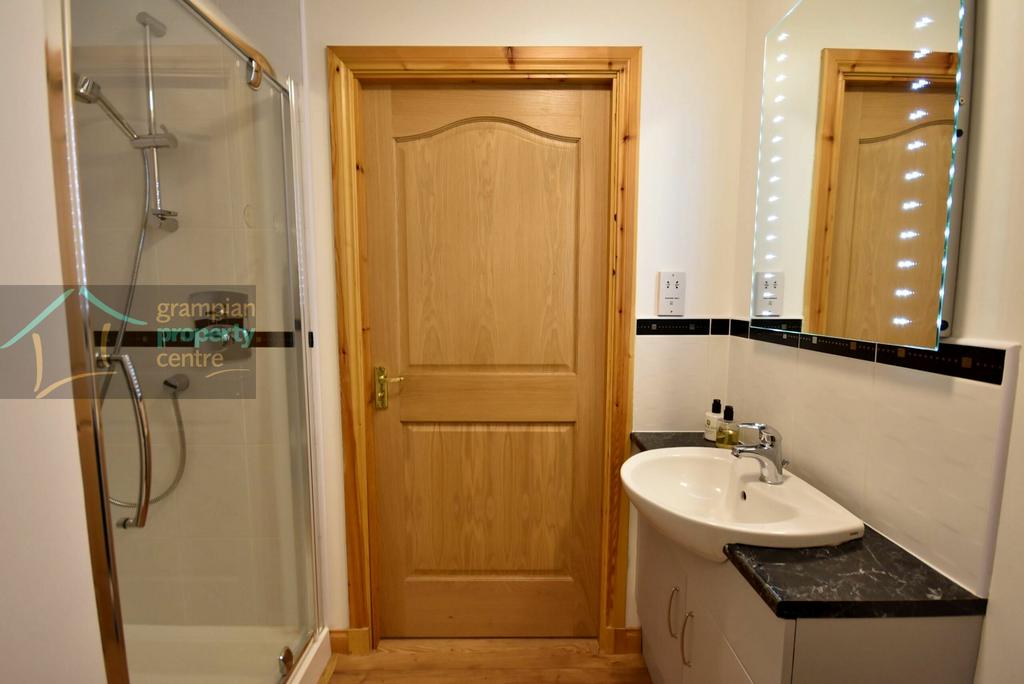 Shower room ground floor 2