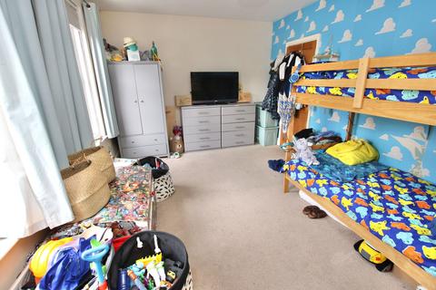 25 Longfield Road, Dover, CT17 9QT