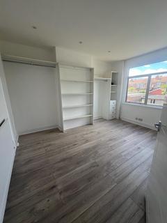 3 bedroom terraced house to rent, 3 Bedroom 2 Reception House For Rent London, N13