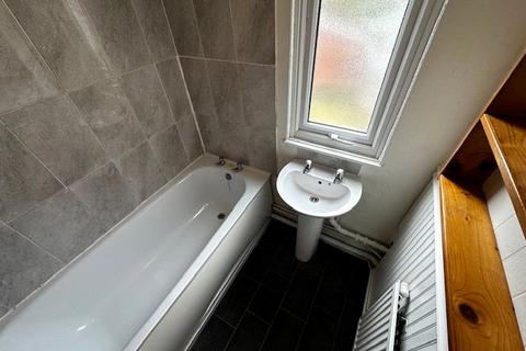 3 bedroom terraced house to rent, Purbeck Dale, Dawley, Telford, Shropshire, TF4
