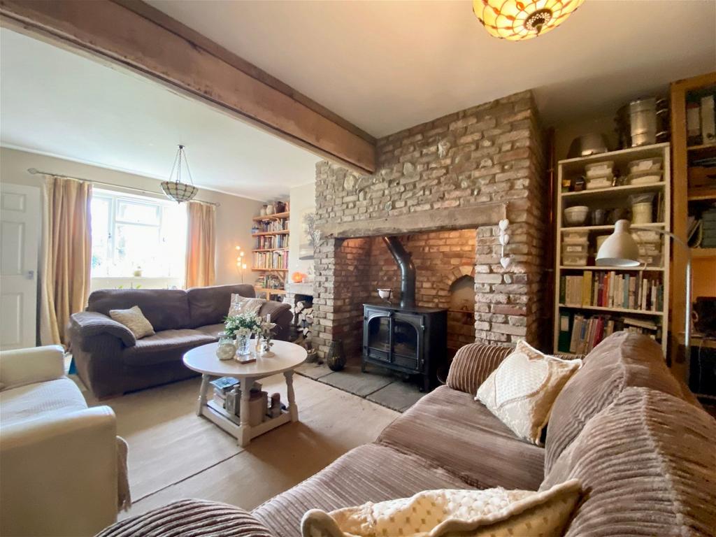 4 Owls Green, Dennington, Woodbridge, IP13 8BY 2 bed semidetached